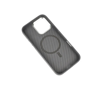 Cuerpo telefónico de fibra de aramida magnética de 0,8 mm y 16 g de peso para iPhone 16 Pro con inyección lateral y cubierta completa