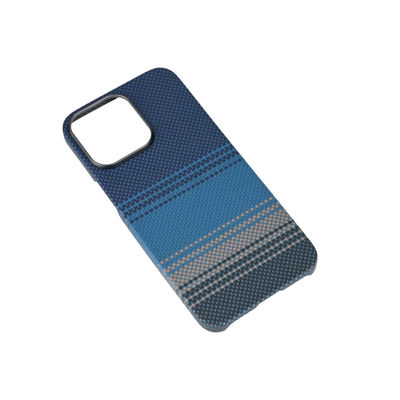 Funda de iPhone 15 Pro de fibra de aramida de lujo con protección completa de cámara de precisión