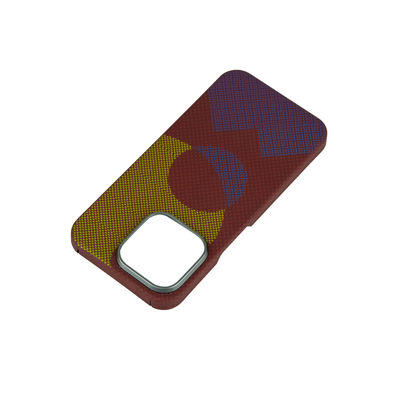 Cuerpo telefónico de fibra de carbono de patrón de lujo personalizado de aramida para iPhone 16 Pro Max con 0,8 mm de espesor y 16 g de peso